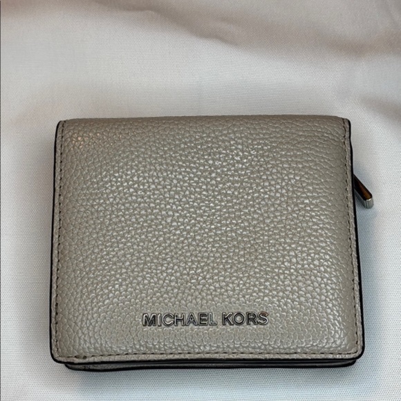 Michael Kors Mercer Jet Set Travel Card Case Wallet Pebble Leather Taupe/Gray OS - Picture 1 of 14